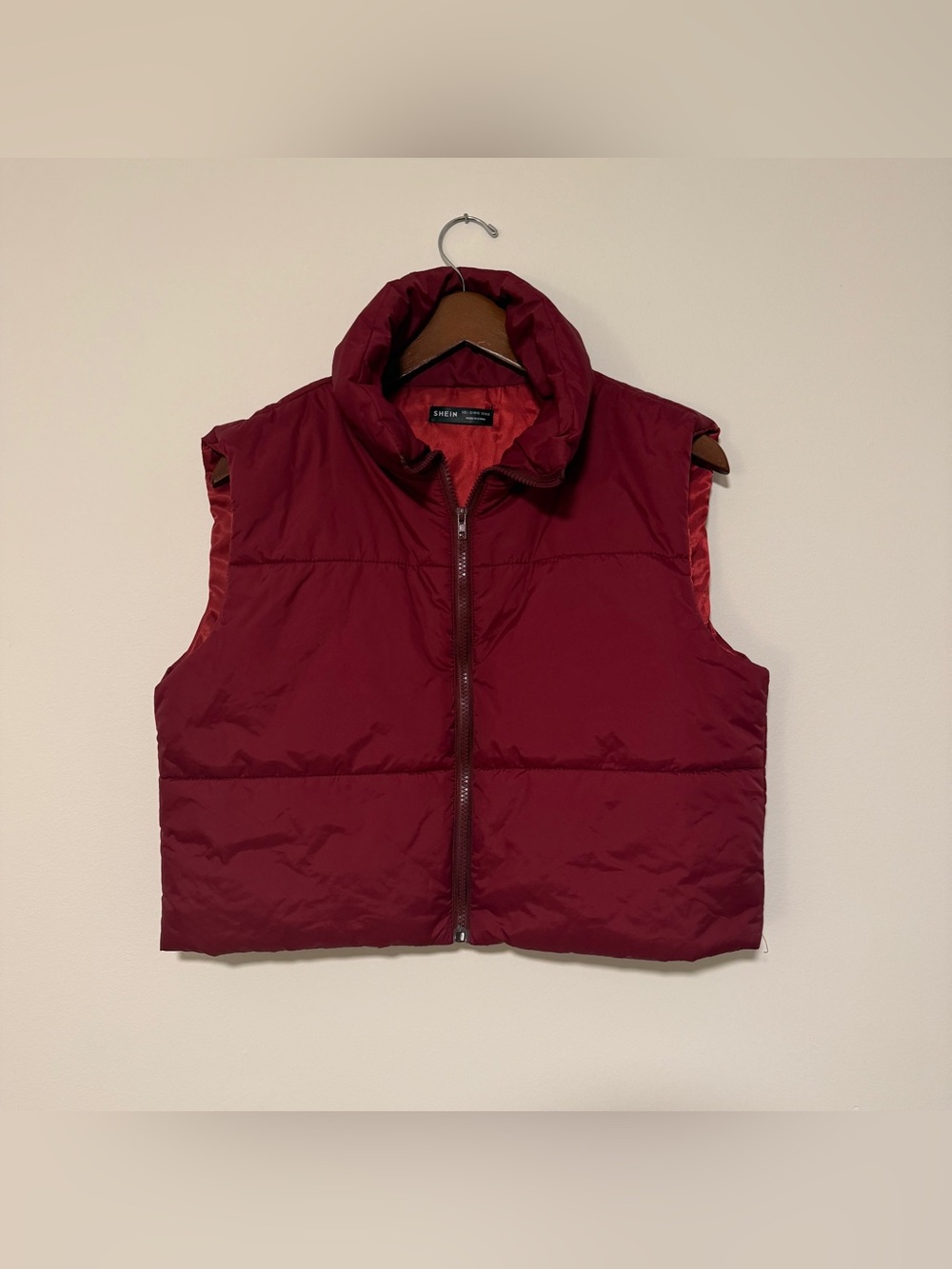 Cropped Puffer Vest Women L Red Sleeveless Zip-Up Minimalist Gym Chic Layer Lux